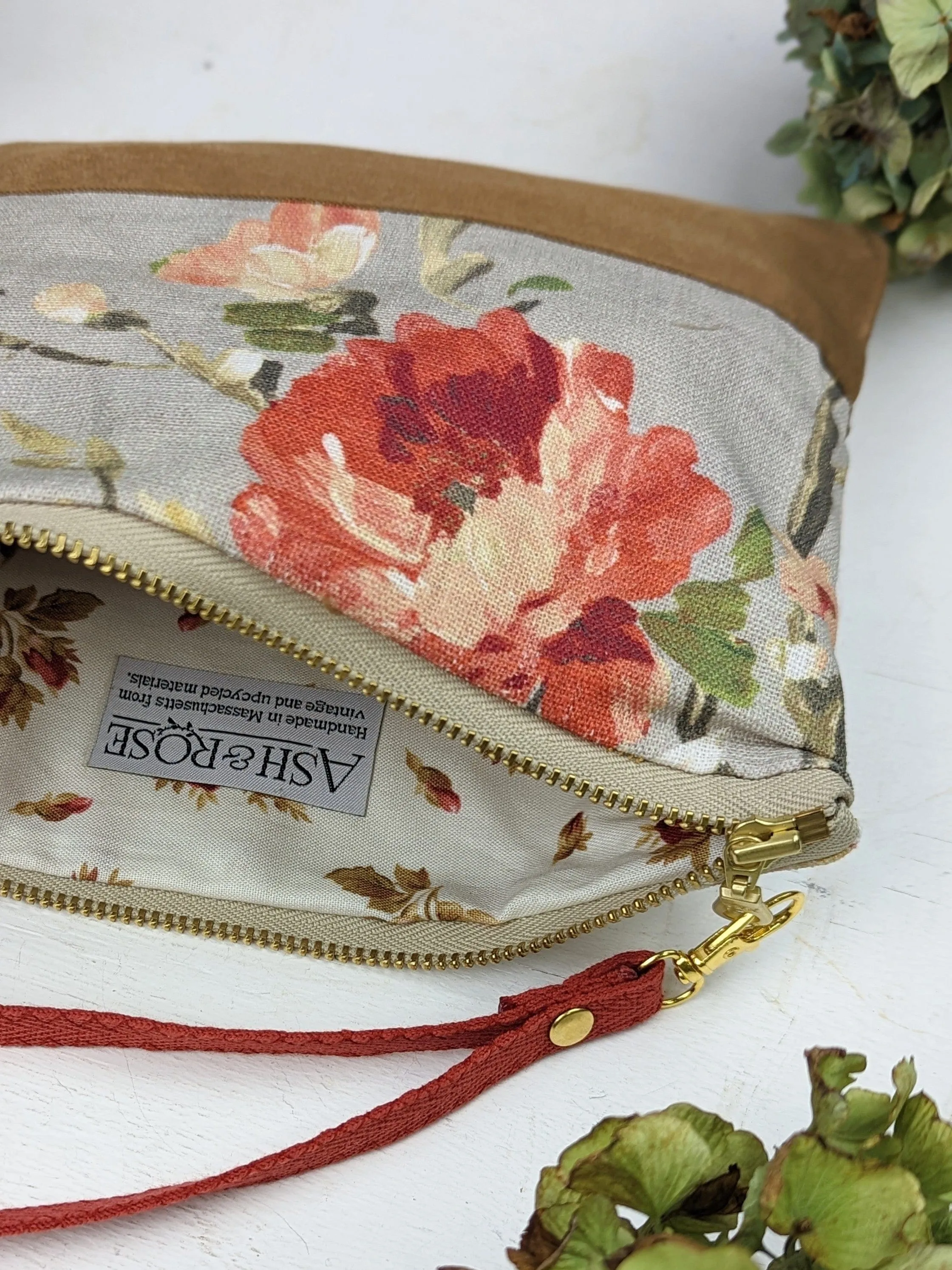 Ash & Rose Women's Antique Roses Clutch Wallet Wristlet