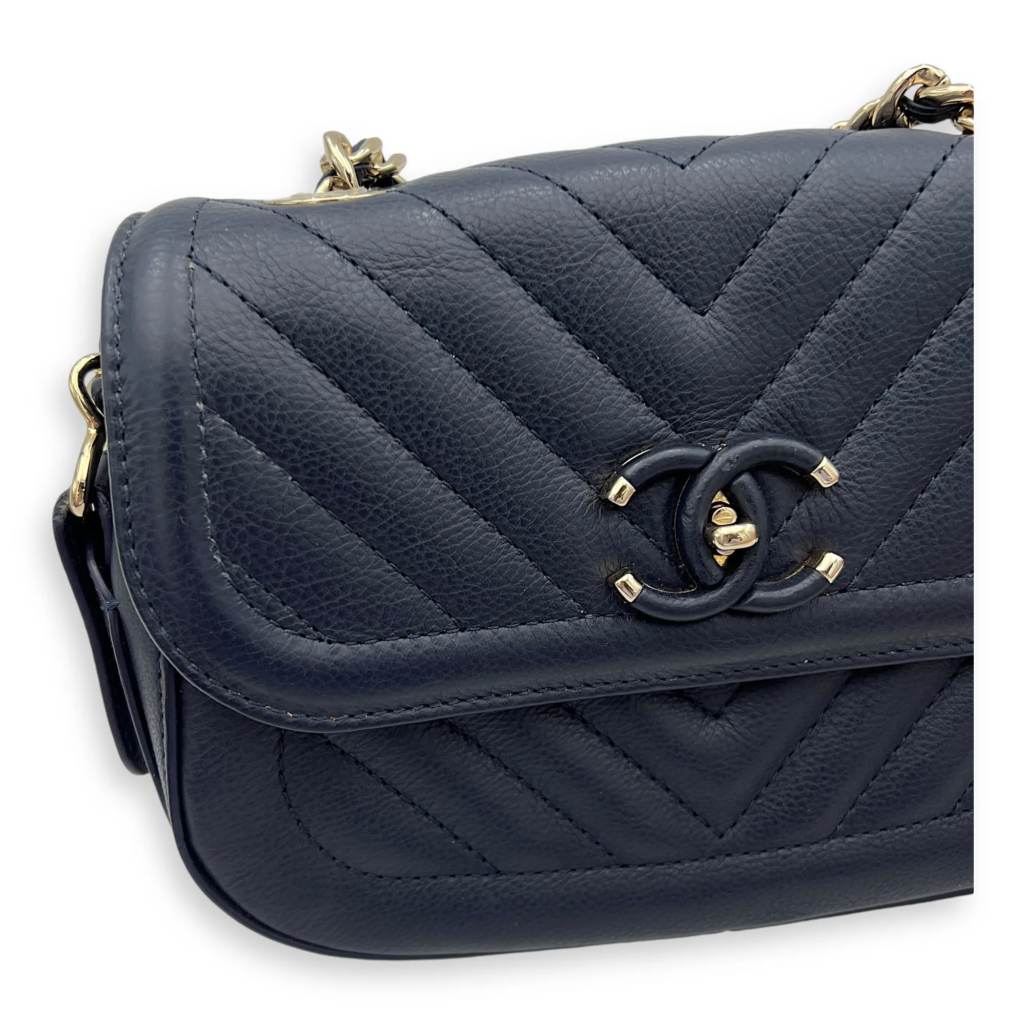 CC Flap Chevron Blue Crossbody Bag in Calfskin, Gold hardware