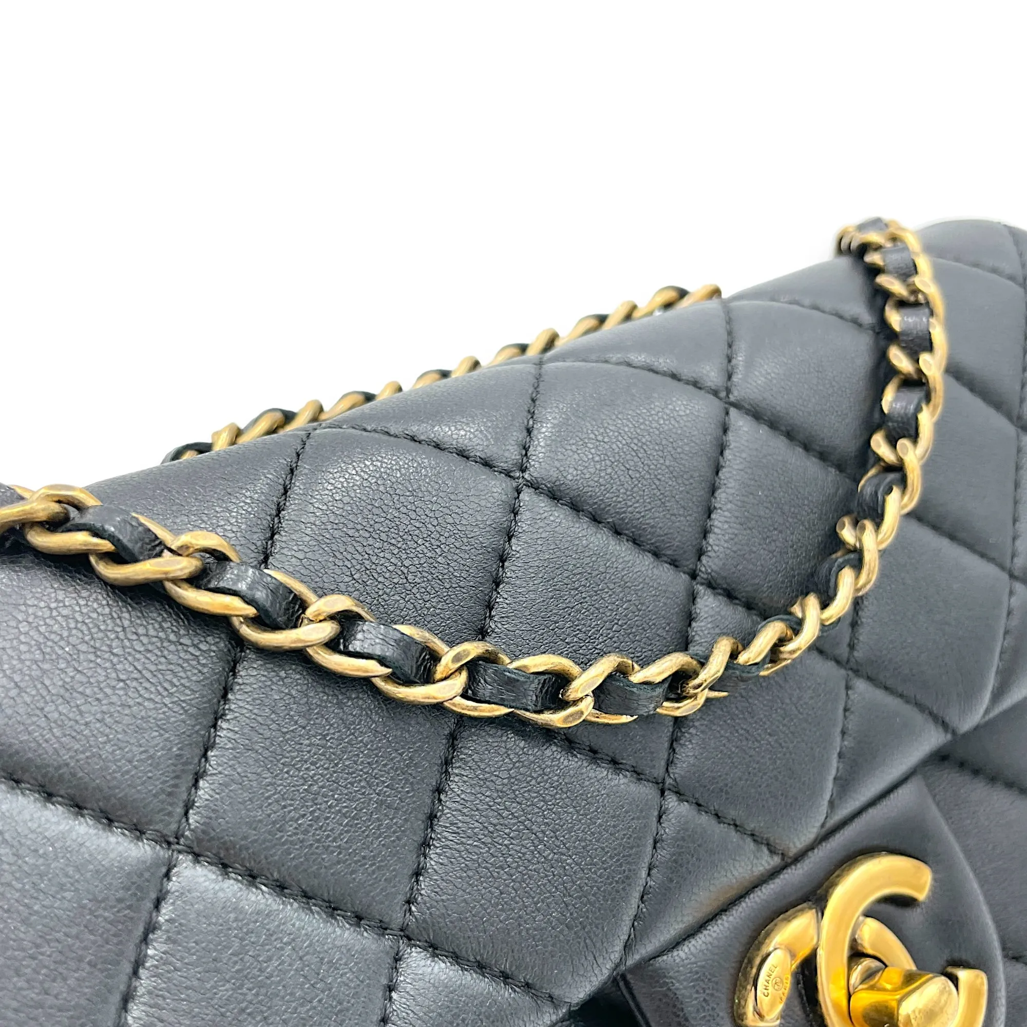 Classic Black Crossbody Bag in Lambskin, Gold hardware