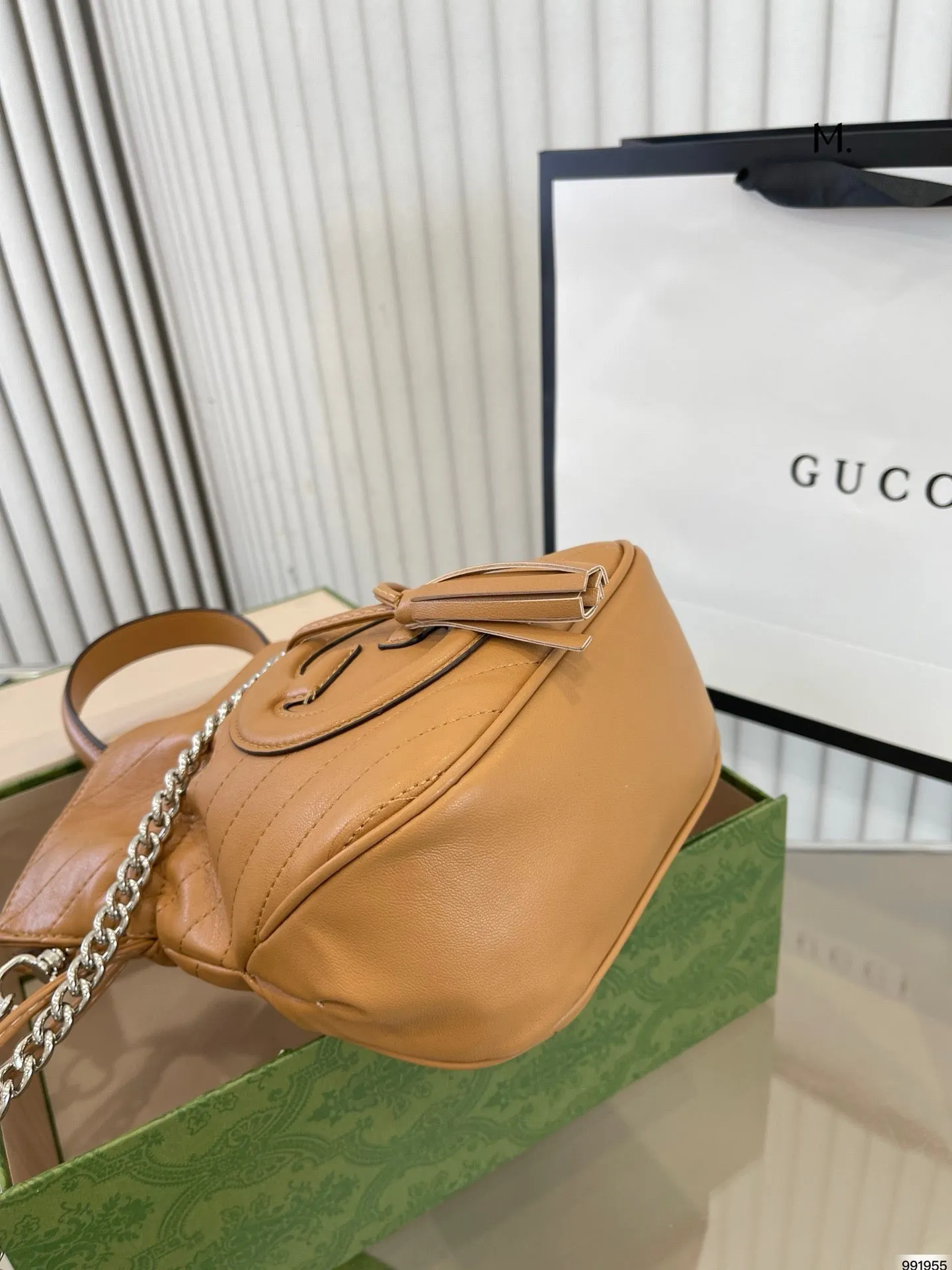 GC597 Gucci Blondie Mini Bucket Bag / 5.9"W x 7.5"H x 3.1"D