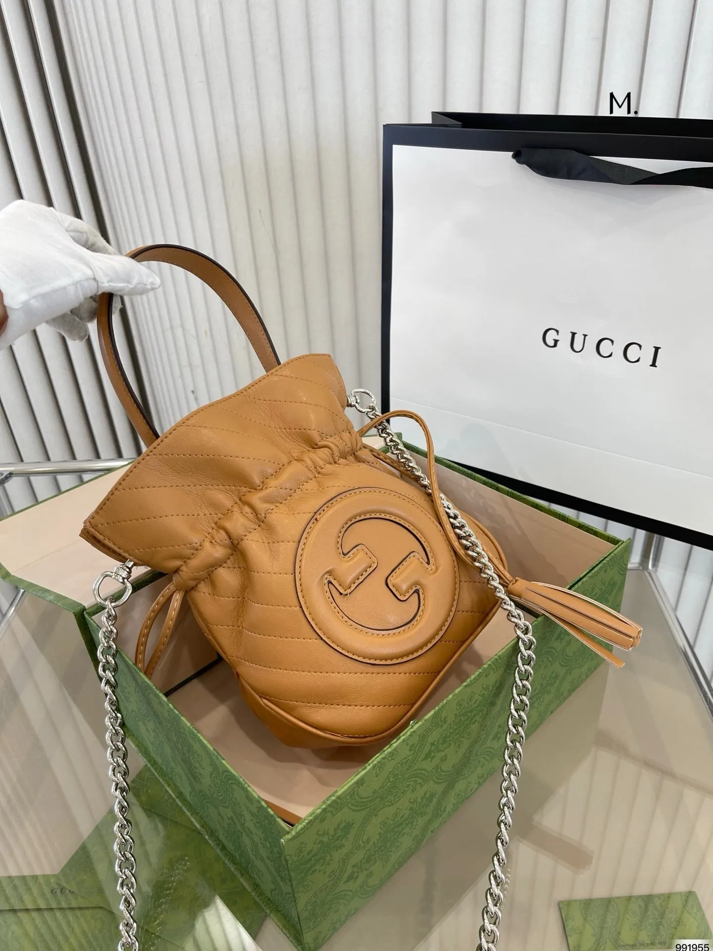 GC597 Gucci Blondie Mini Bucket Bag / 5.9"W x 7.5"H x 3.1"D