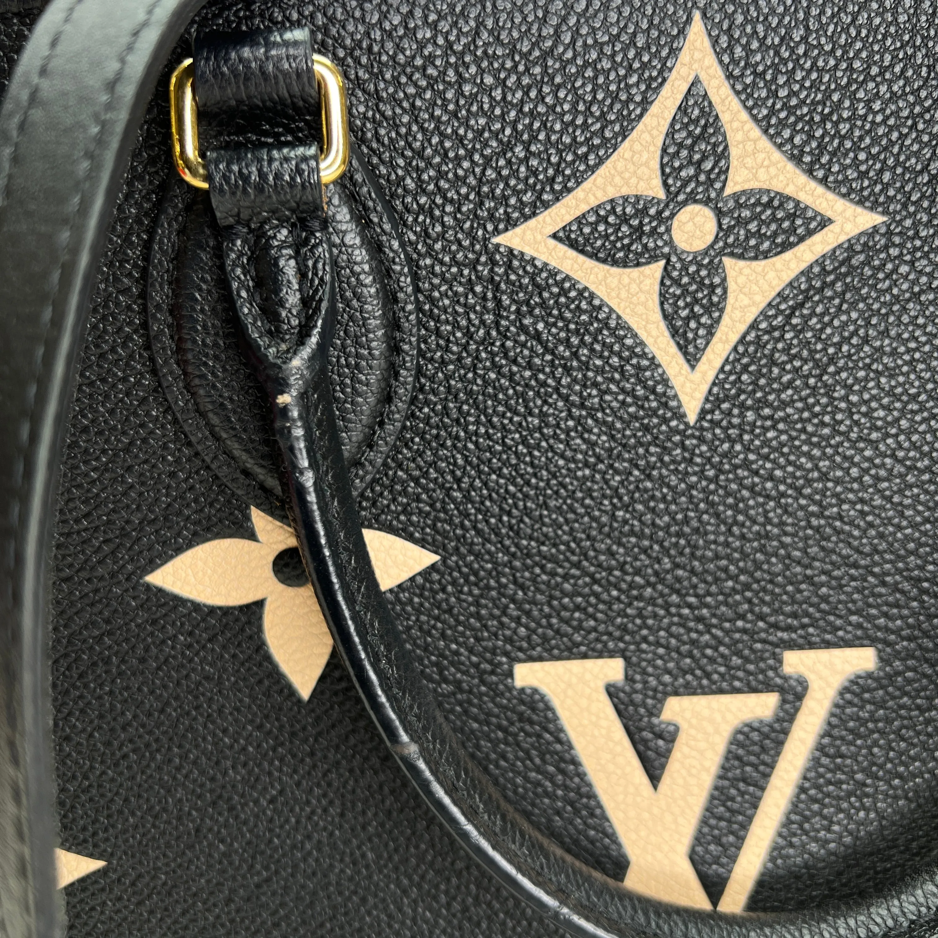 OnTheGo MM Black Tote Bag in Monogram Empreinte Leather, Gold hardware