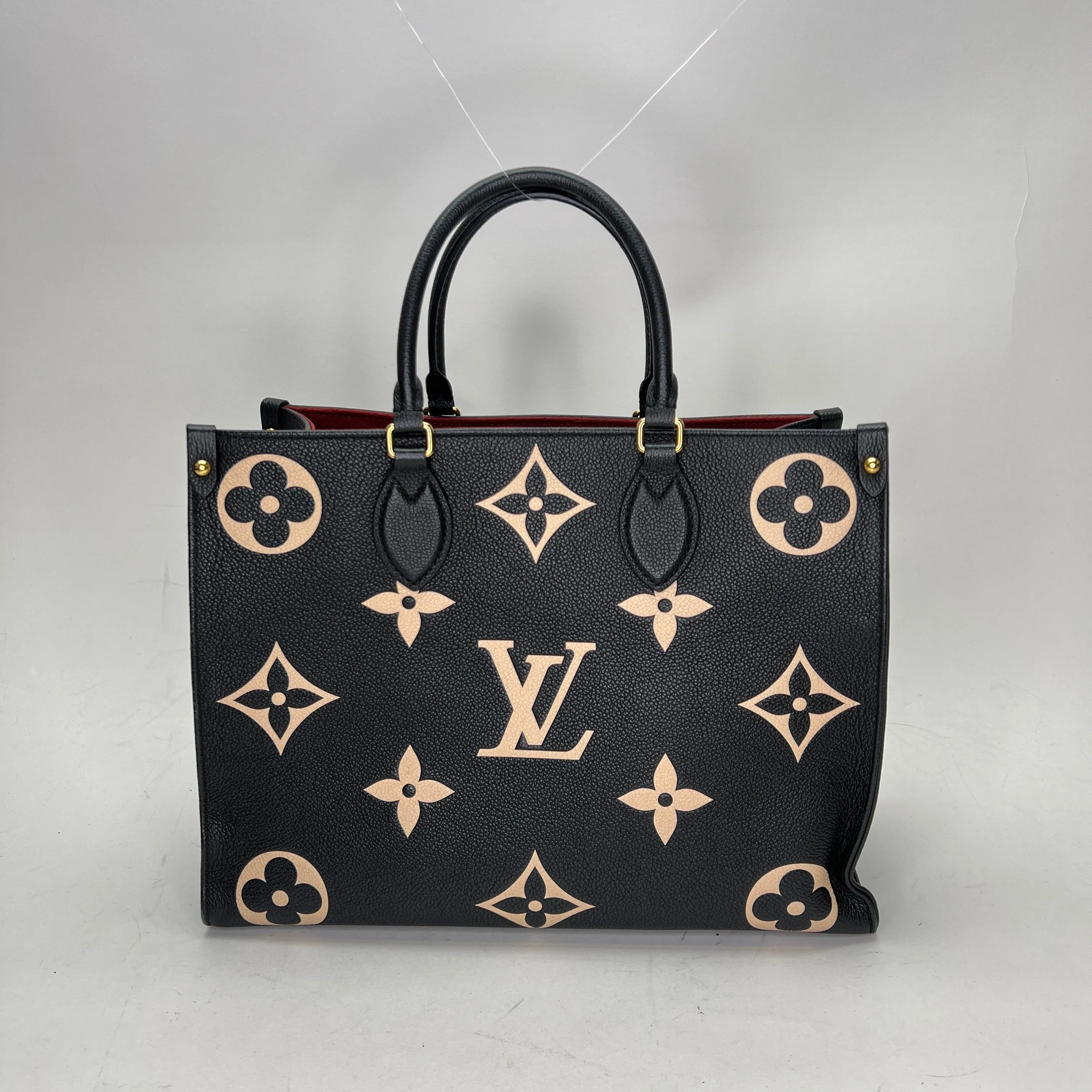 OnTheGo MM Black Tote Bag in Monogram Empreinte Leather, Gold hardware